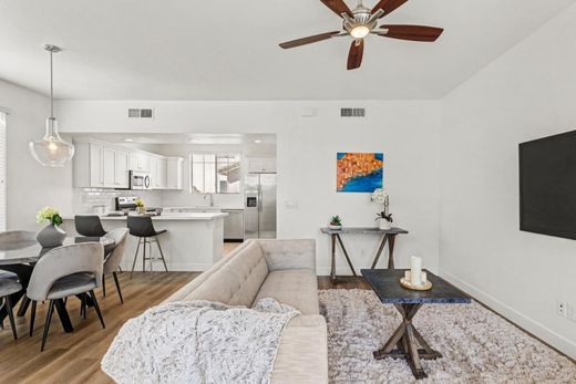 Townhouse in Phoenix, Maricopa County