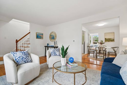 Luxury home in Bloomfield, Essex County
