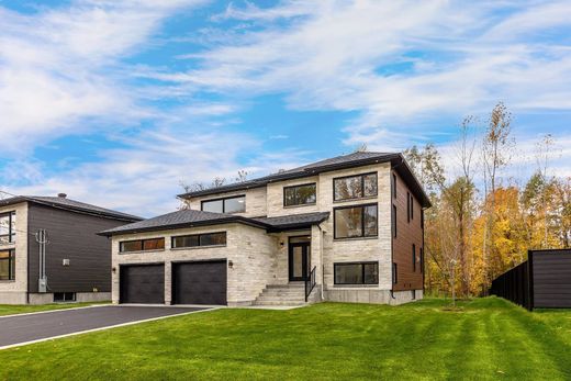 Casa Unifamiliare a Notre-Dame-de-l'Île-Perrot, Montérégie