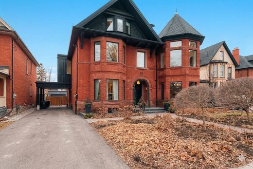 Detached House in Toronto, Ontario