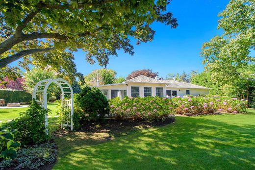 Detached House in Remsenburg, Suffolk County