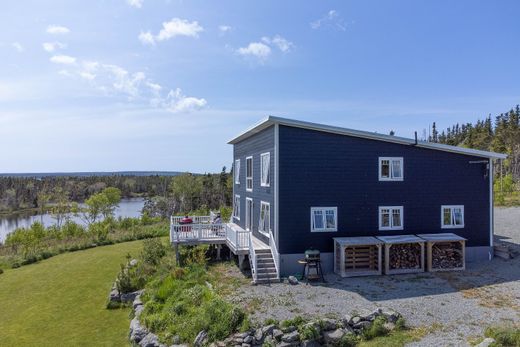 Detached House in McNabs Cove, Nova Scotia