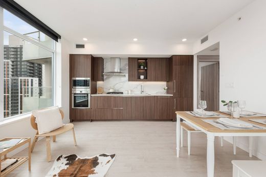 Apartment / Etagenwohnung in Surrey, Metro Vancouver Regional District