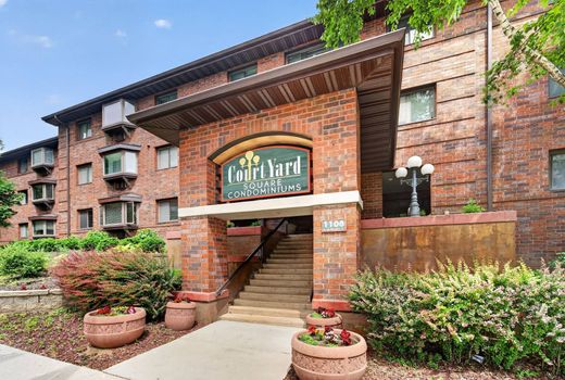 Apartment in Milwaukee, Milwaukee County