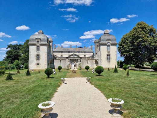 Évran, Côtes-d'Armorの一戸建て住宅