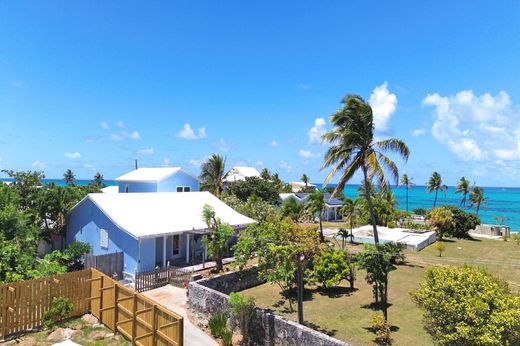 Duplex w Man of War Cay Settlement, Hope Town District