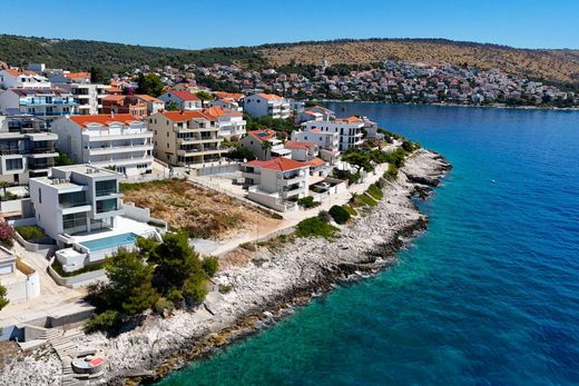 Villa Trogir, Grad Trogir