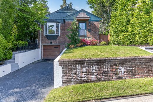 Detached House in Port Washington, Nassau County