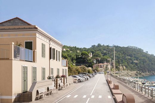 Apartment / Etagenwohnung in Bonassola, Provincia di La Spezia