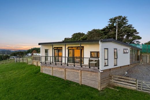 Country House in Rodney Point, Auckland