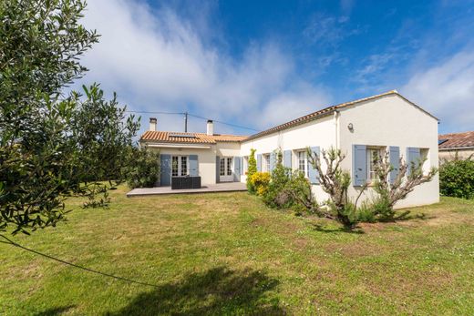 Detached House in Saint-Pierre-d'Oléron, Charente-Maritime
