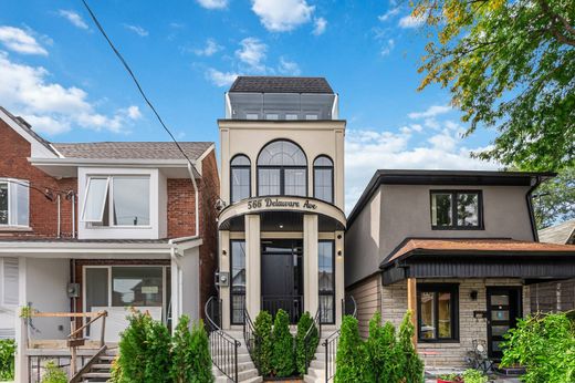 Vrijstaand huis in Toronto, Ontario