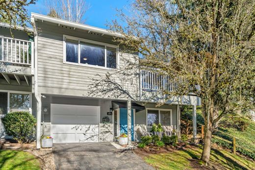 Apartment in Lake Oswego, Clackamas County