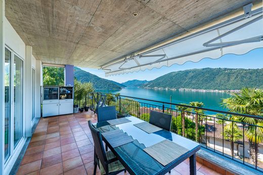 Detached House in Bissone, Lugano