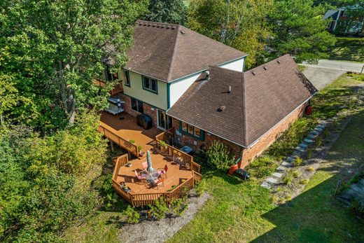 Dom jednorodzinny w West Bloomfield Township, Oakland County