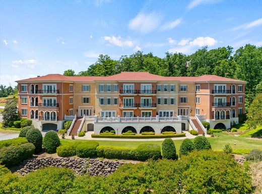 Apartment in Greenville, Greenville County