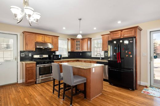 Apartment in Stoughton, Norfolk County