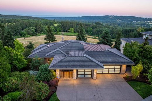 Luxury home in Lake Oswego, Clackamas County