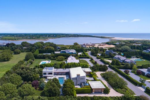 Detached House in Bridgehampton, Suffolk County