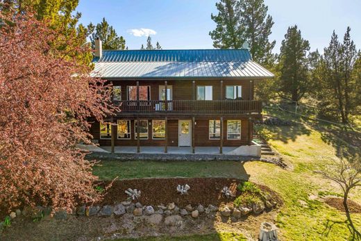 Luxury home in Redmond, Deschutes County