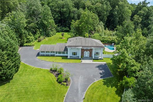 Detached House in Roslyn Harbor, Nassau County