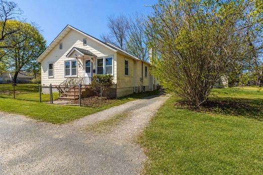 Detached House in Greenport, Suffolk County