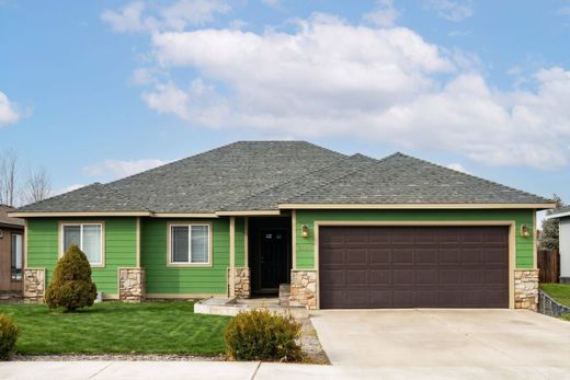 Luxury home in Redmond, Deschutes County