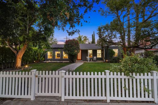 Maison individuelle à Valley Village, Comté de Los Angeles