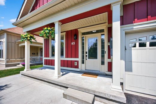 Stadswoning in Wasaga Beach, Ontario