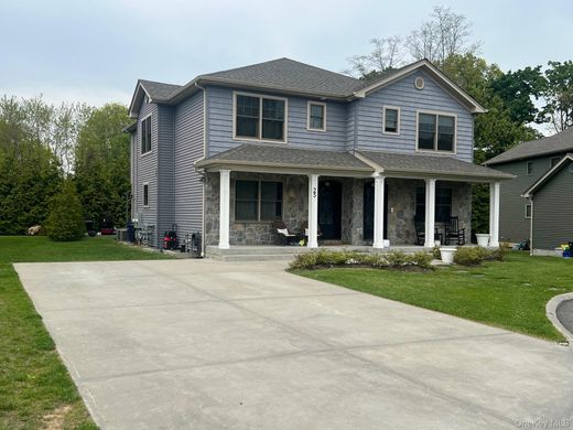 Duplex in Glen Cove, Nassau County