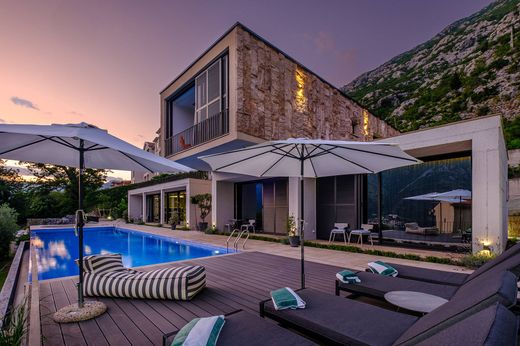 Detached House in Kotor