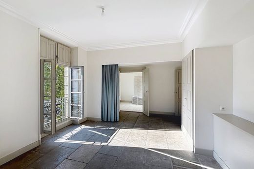 ‏דירה ב  נים, Gard