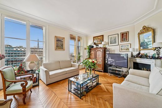 Apartment / Etagenwohnung in Tour Eiffel, Invalides – Ecole Militaire, Saint-Thomas d’Aquin, Paris