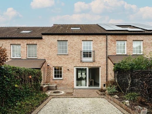 Einfamilienhaus in La Hulpe, Provinz Wallonisch-Brabant