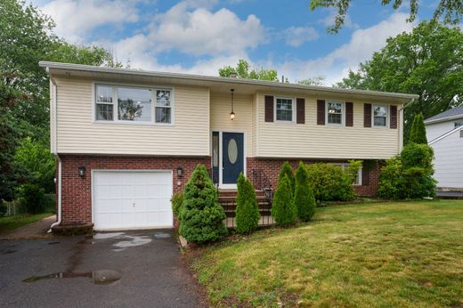 Detached House in Edison, Middlesex County