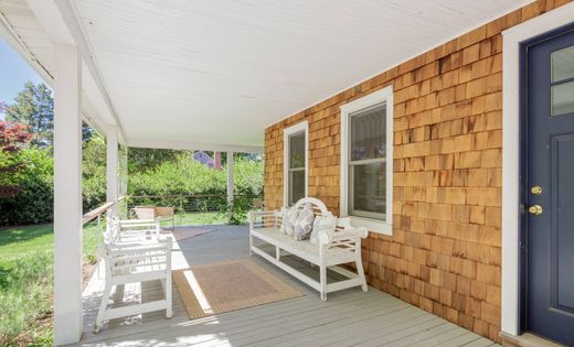 Detached House in East Hampton, Suffolk County
