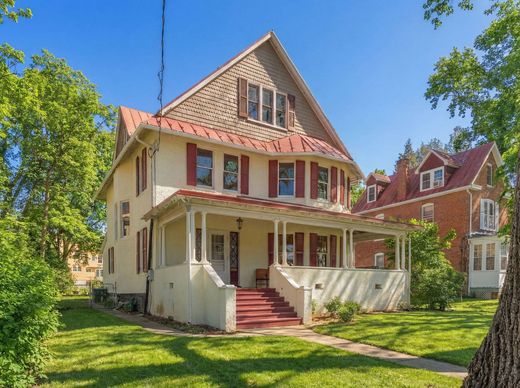 Luxury home in Charles Town, Jefferson County