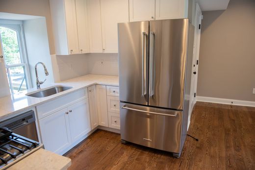 Apartment / Etagenwohnung in Haddonfield, Camden County