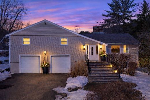 Detached House in Framingham, Middlesex County