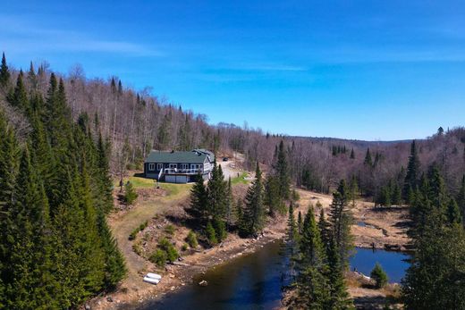 Einfamilienhaus in Kiamika, Laurentides