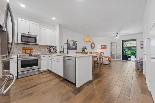 Townhouse in Oakland Park, Broward County