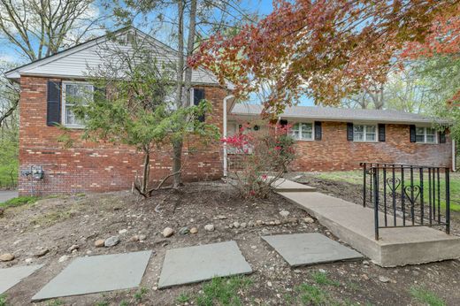 Detached House in Franklin Lakes, Bergen County