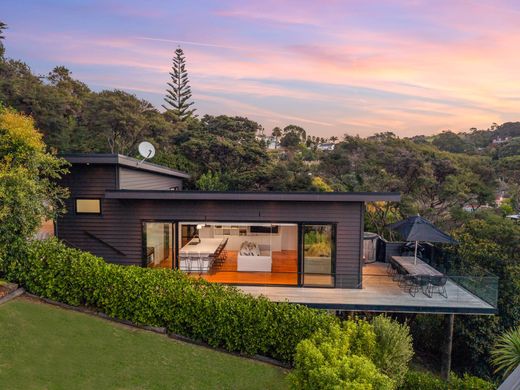 Detached House in Waiheke, Auckland