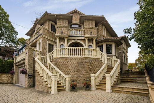 Detached House in Little Neck, Queens