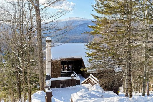 Luxury home in Plymouth, Windsor County