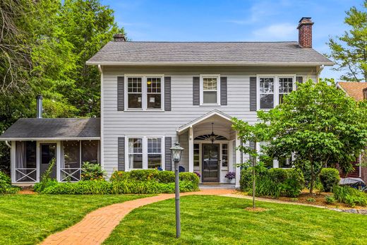 Detached House in Hendersonville, Henderson County