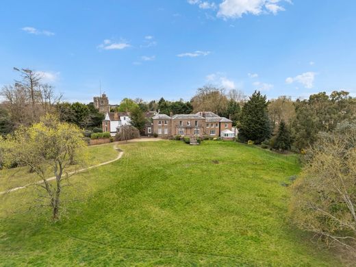 Detached House in London, Greater London
