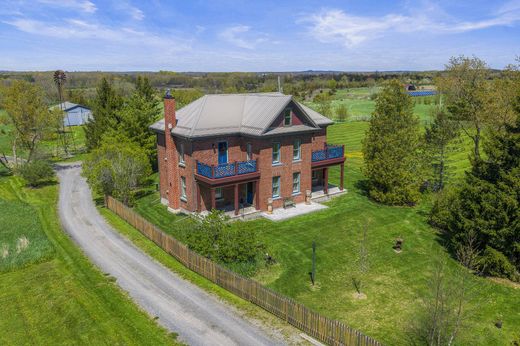 Country House in Lansdowne, United Counties of Leeds and Grenville