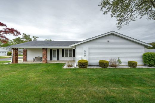 Detached House in Monroe Township, Middlesex County
