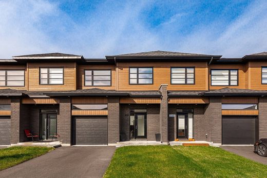 Detached House in Saint-Lazare, Montérégie